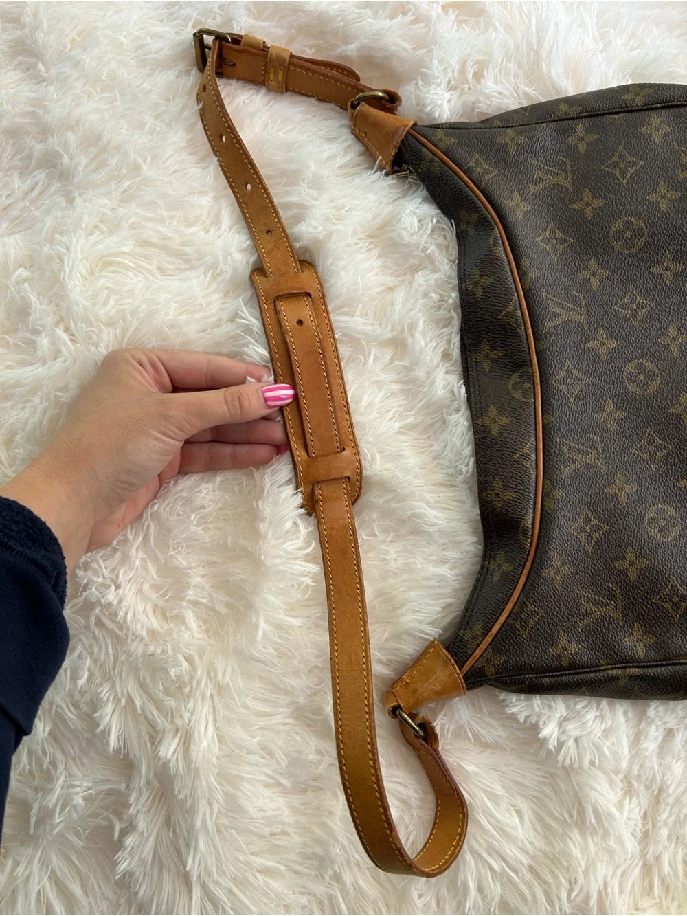 Louis Vuitton Boulogne 35 Monogram Shoulder Bag